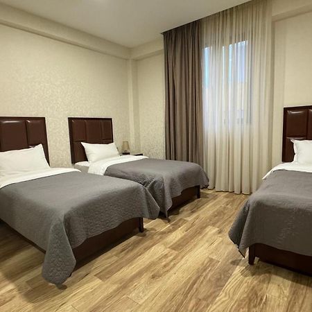 Aura Hotel Tbilisi Buitenkant foto