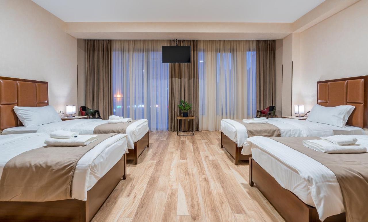 Aura Hotel Tbilisi Buitenkant foto