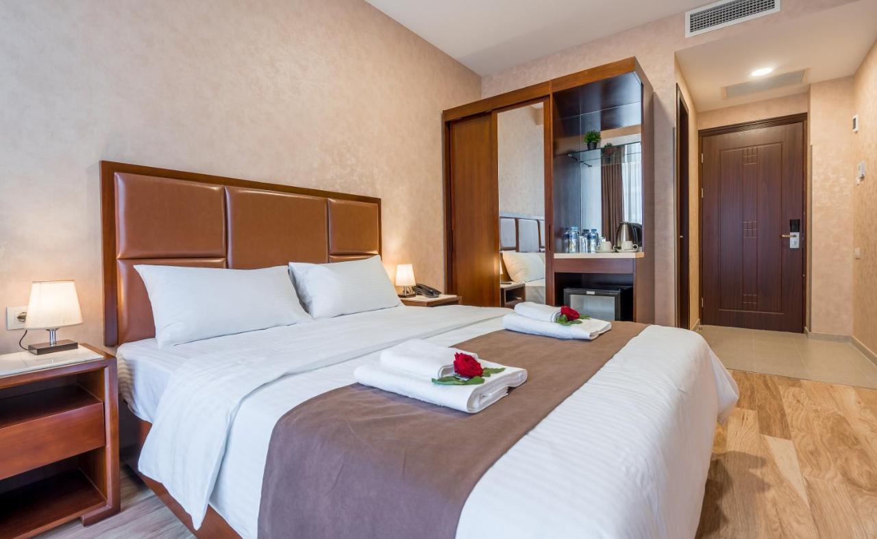 Aura Hotel Tbilisi Buitenkant foto