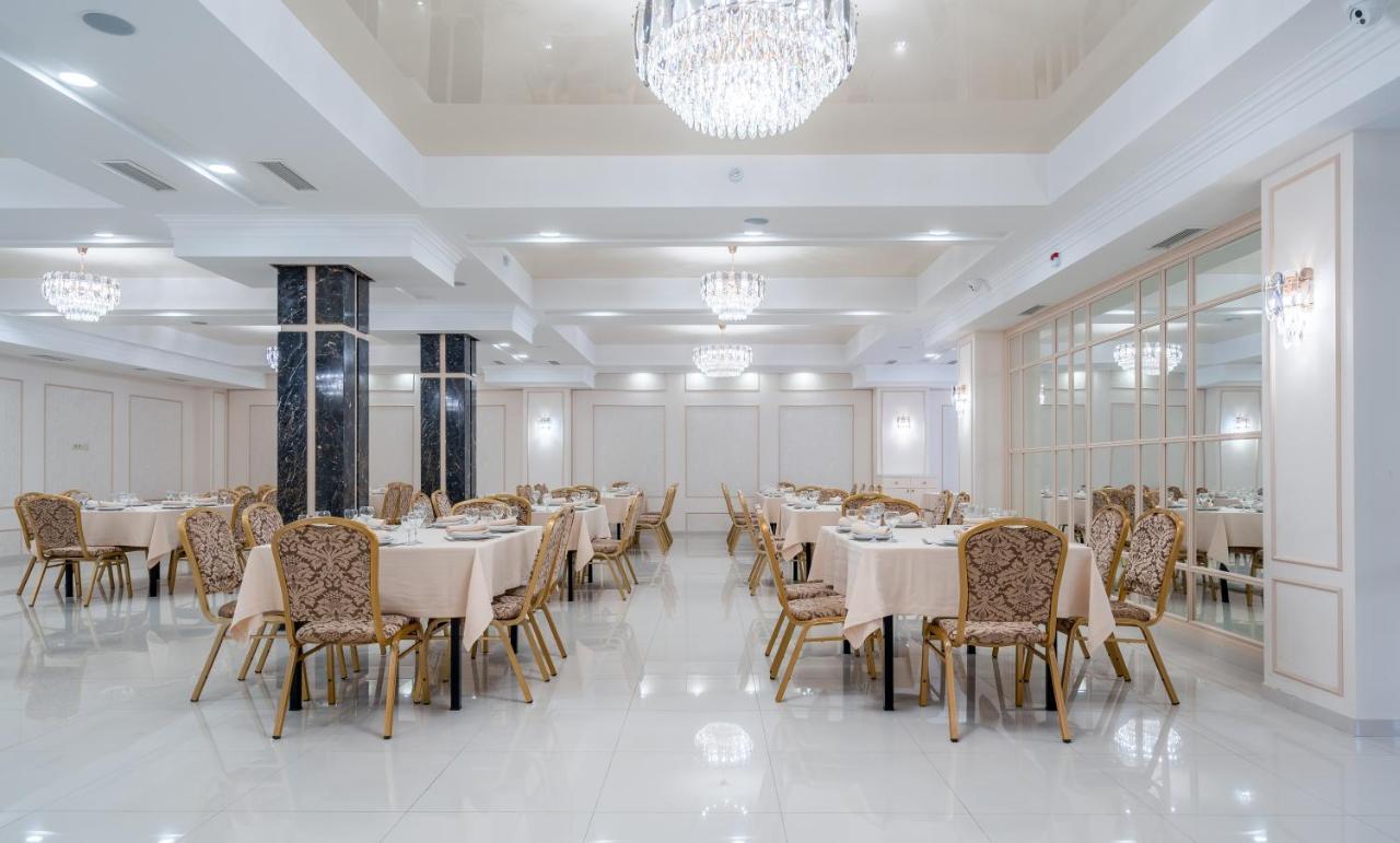 Aura Hotel Tbilisi Buitenkant foto
