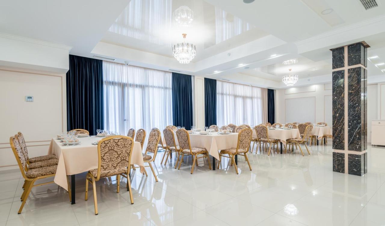 Aura Hotel Tbilisi Buitenkant foto