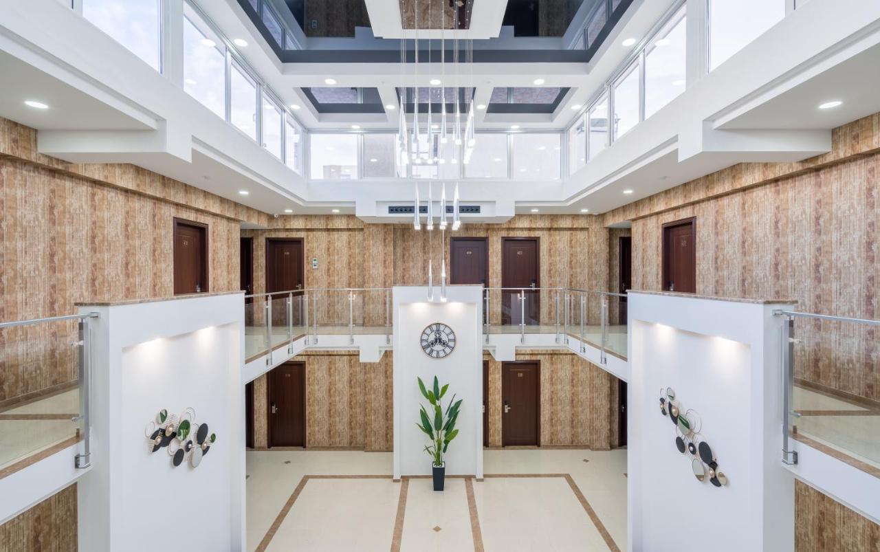 Aura Hotel Tbilisi Buitenkant foto