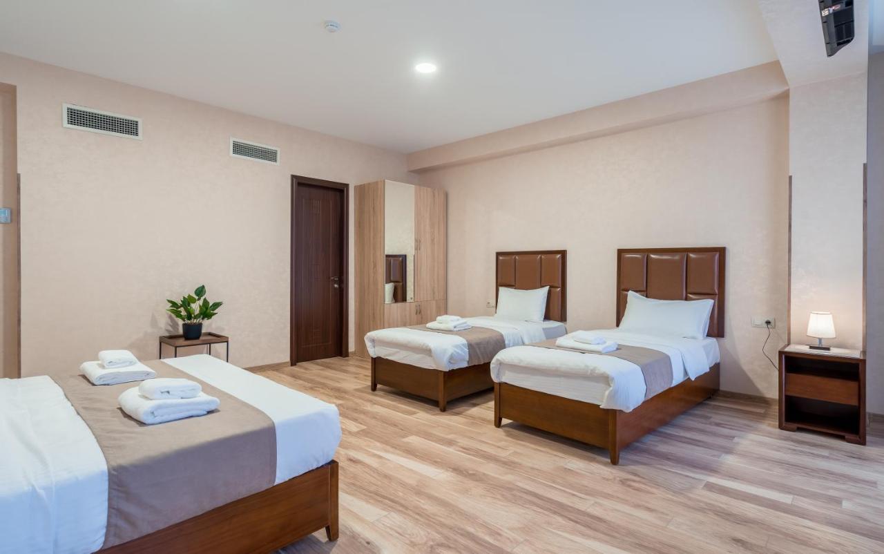 Aura Hotel Tbilisi Buitenkant foto