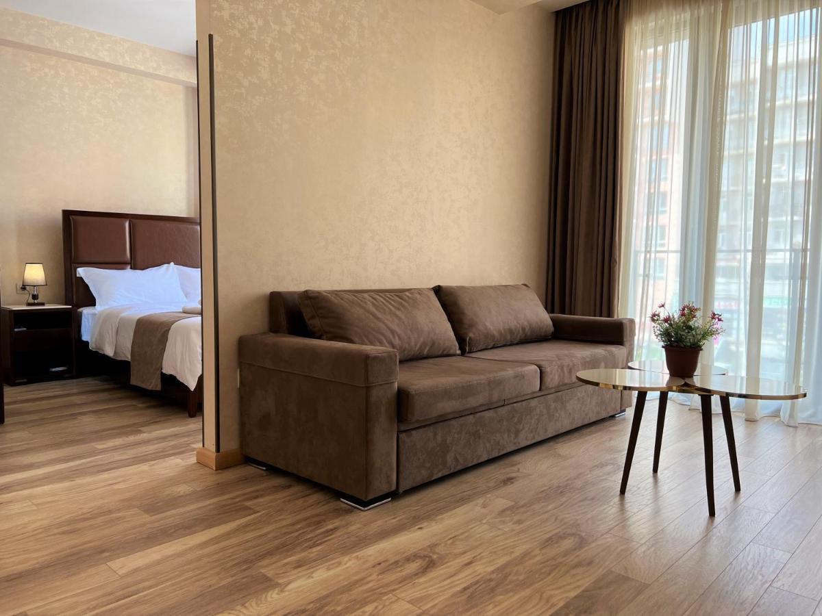 Aura Hotel Tbilisi Buitenkant foto