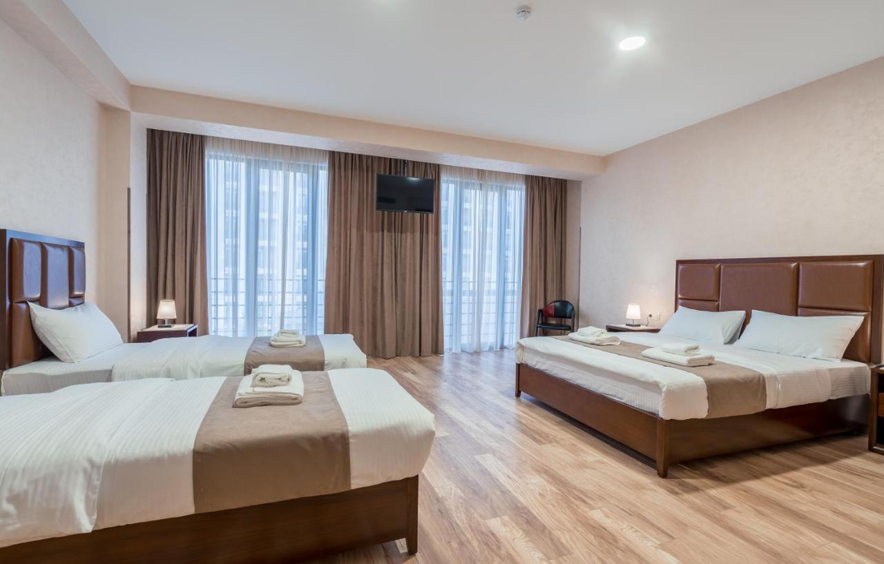Aura Hotel Tbilisi Buitenkant foto