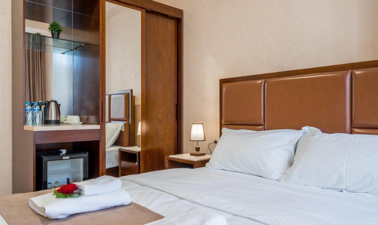 Aura Hotel Tbilisi Buitenkant foto