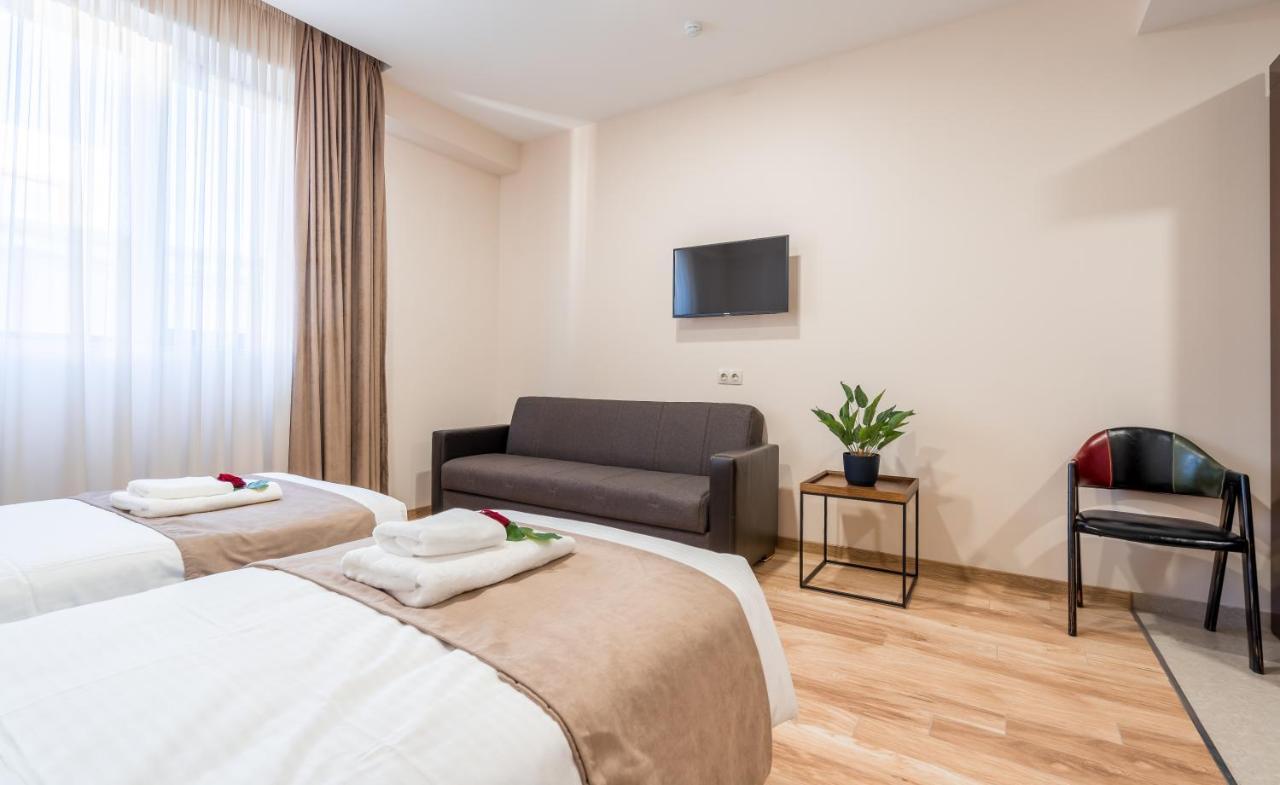 Aura Hotel Tbilisi Buitenkant foto