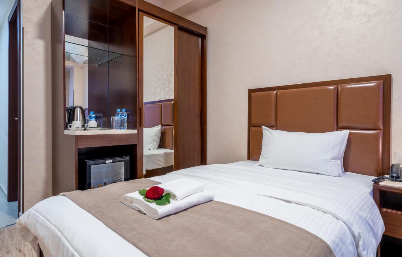 Aura Hotel Tbilisi Buitenkant foto