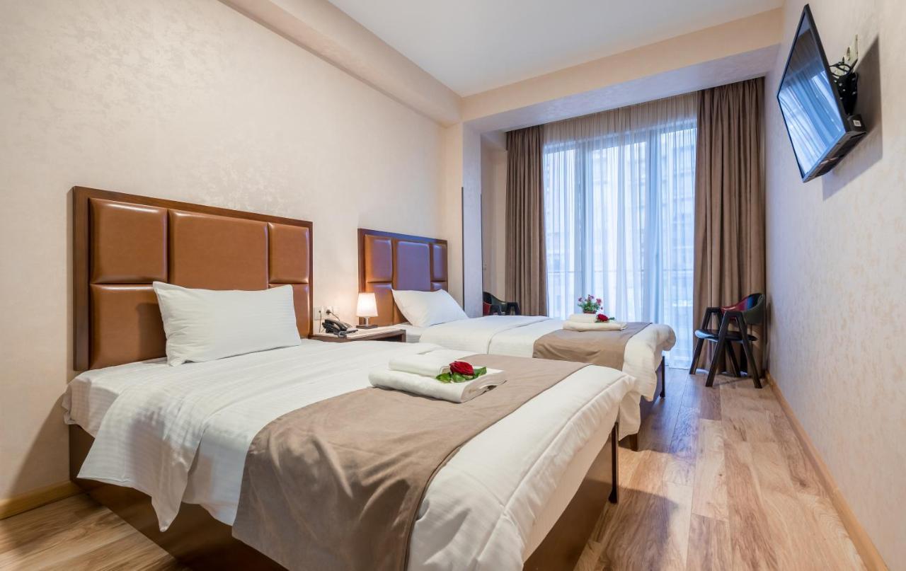 Aura Hotel Tbilisi Buitenkant foto