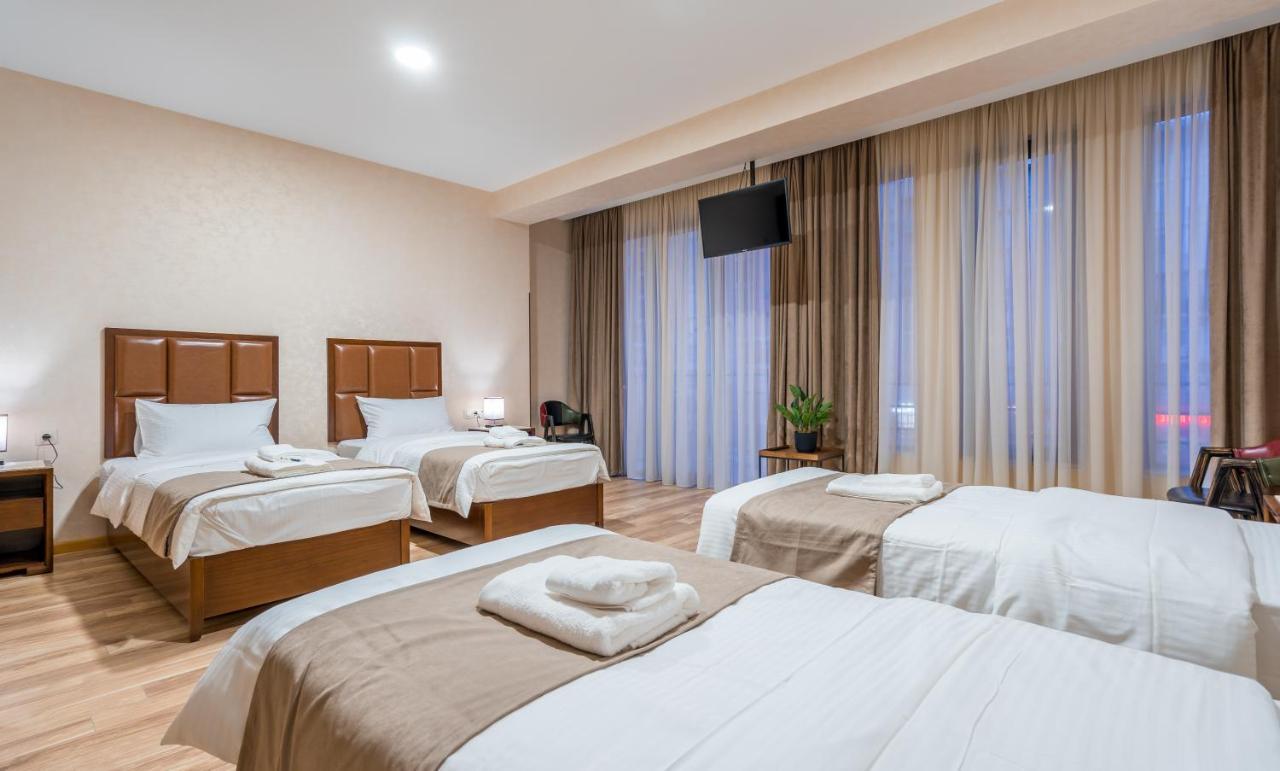 Aura Hotel Tbilisi Buitenkant foto