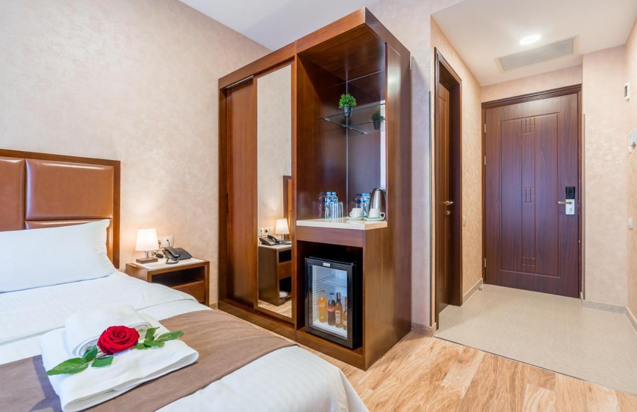 Aura Hotel Tbilisi Buitenkant foto