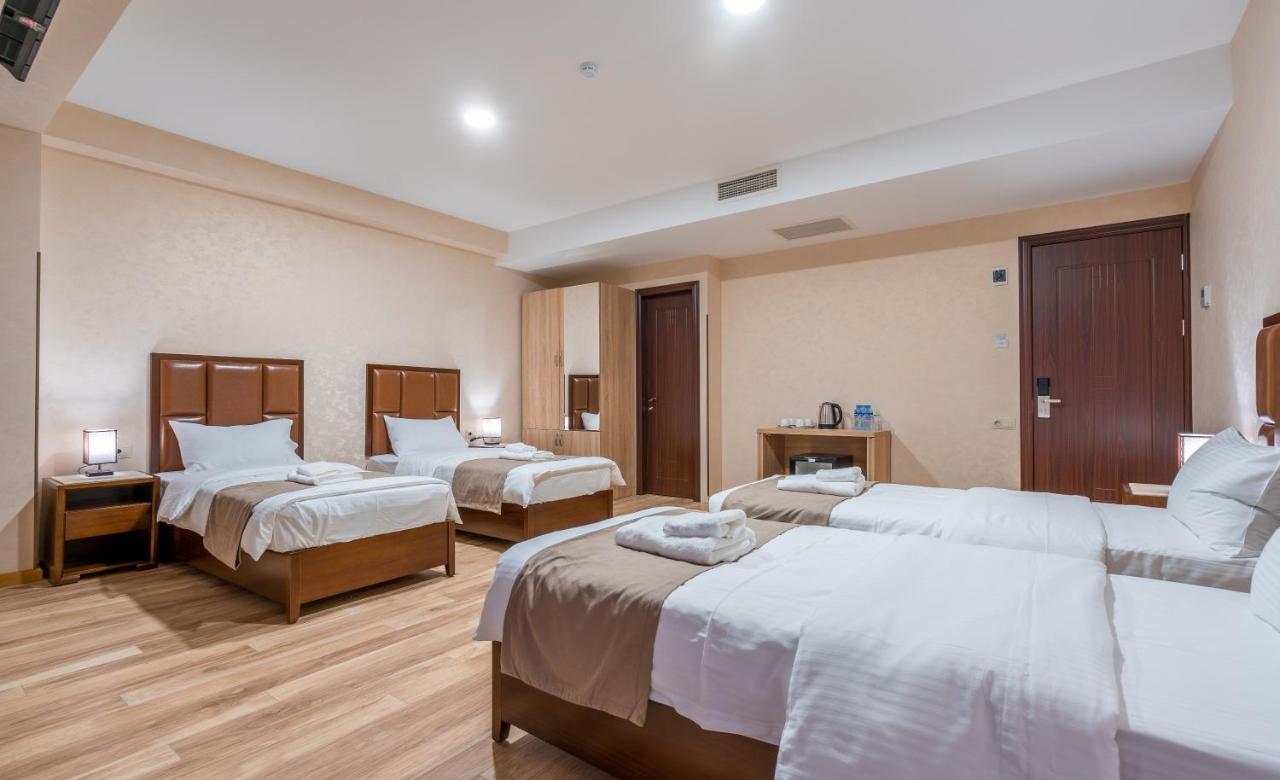 Aura Hotel Tbilisi Buitenkant foto