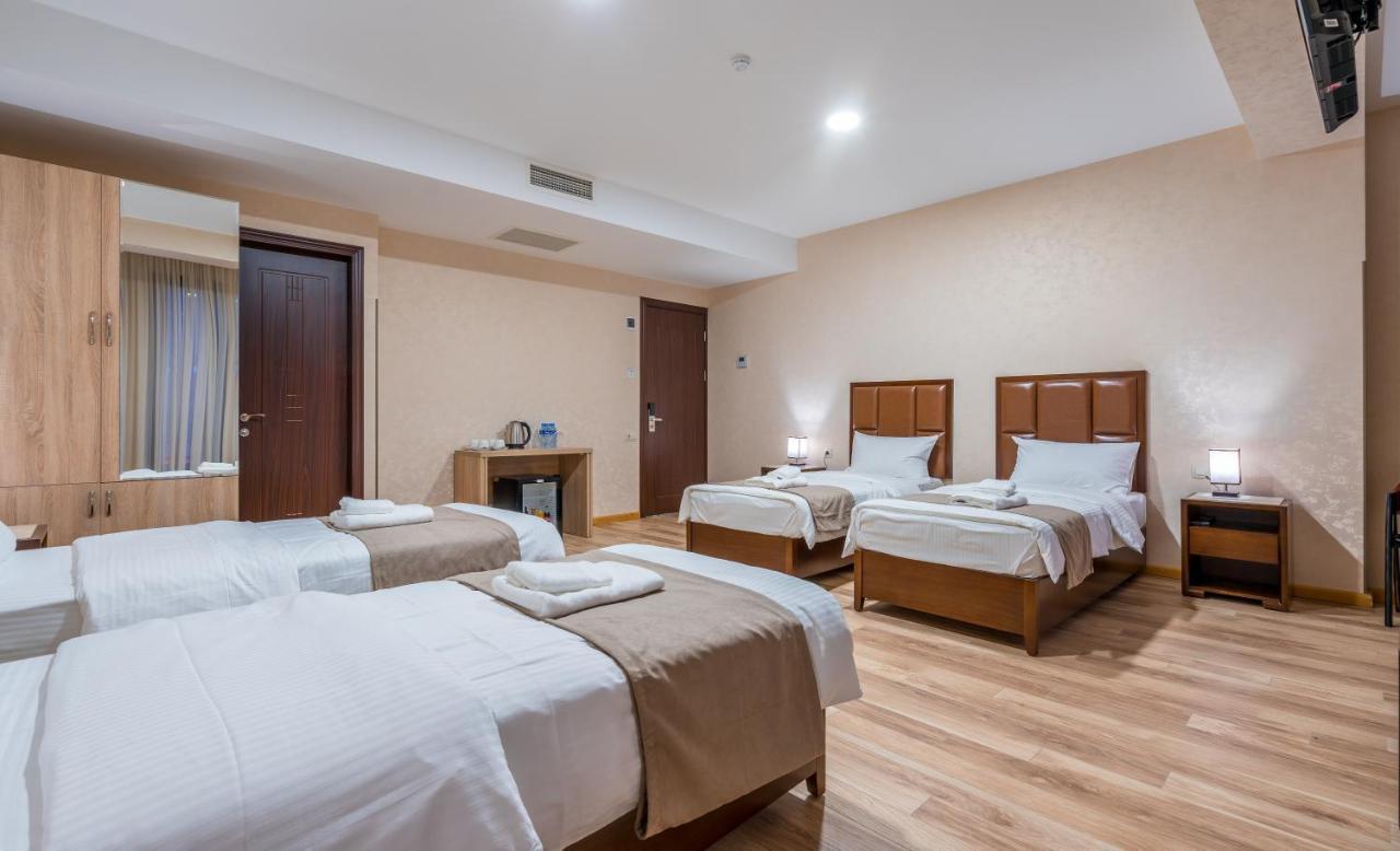 Aura Hotel Tbilisi Buitenkant foto