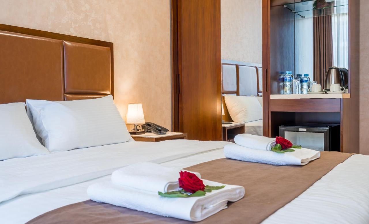 Aura Hotel Tbilisi Buitenkant foto