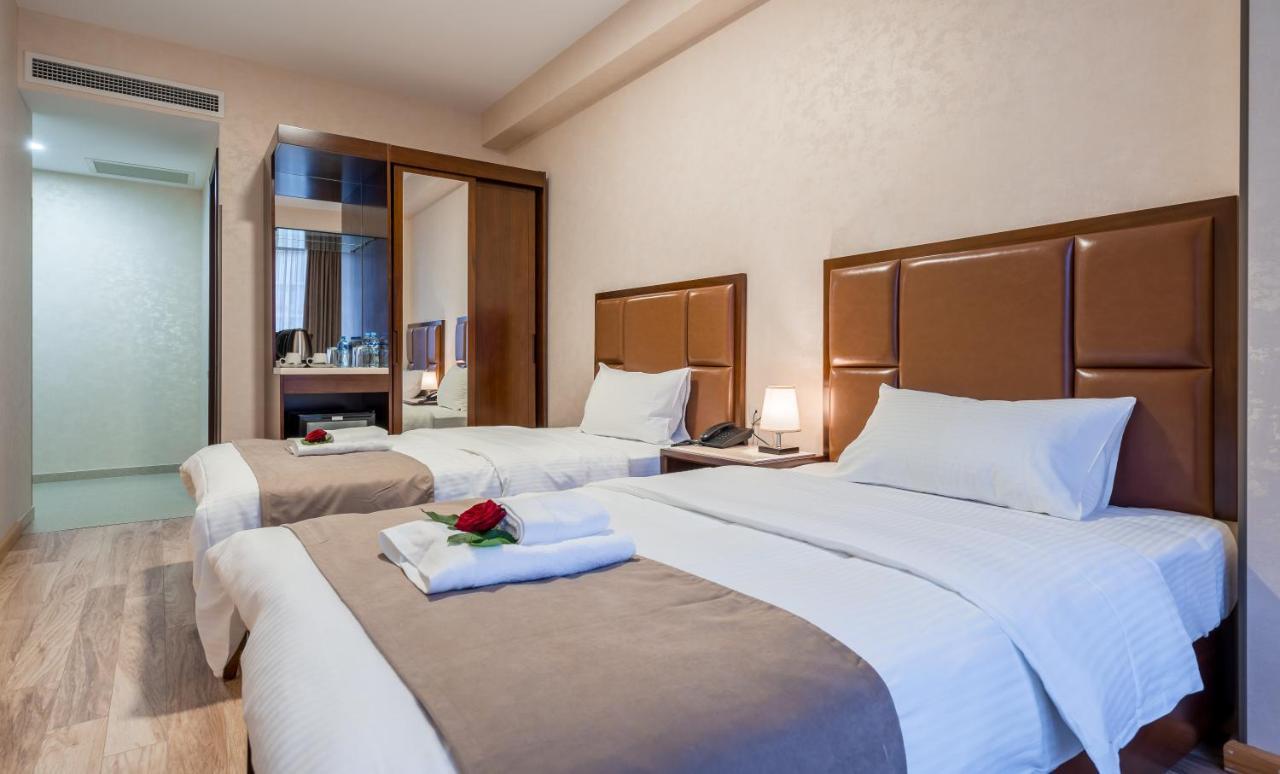 Aura Hotel Tbilisi Buitenkant foto