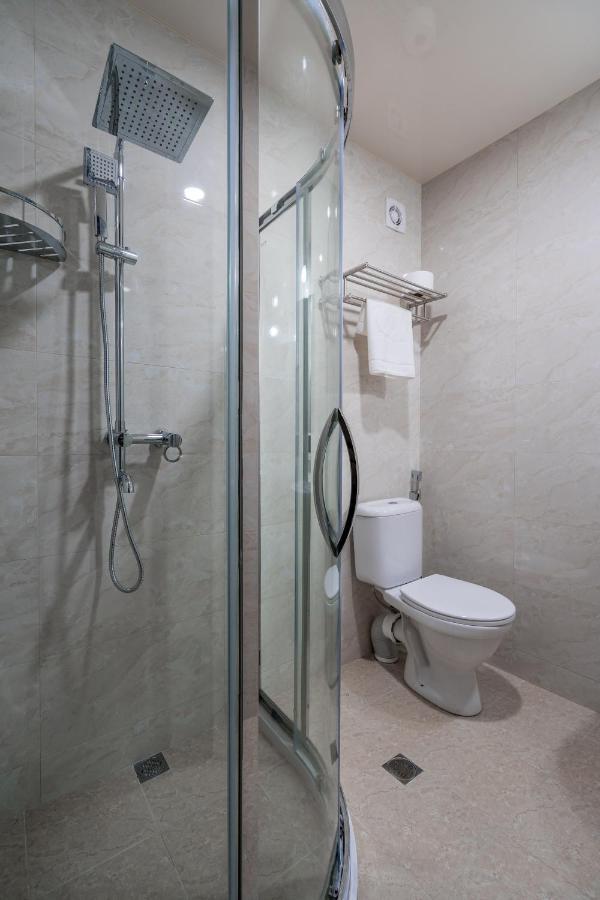 Aura Hotel Tbilisi Buitenkant foto