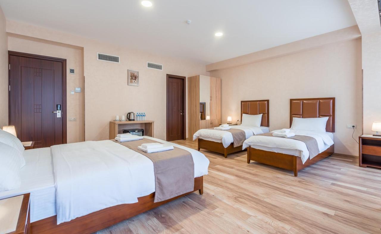 Aura Hotel Tbilisi Buitenkant foto