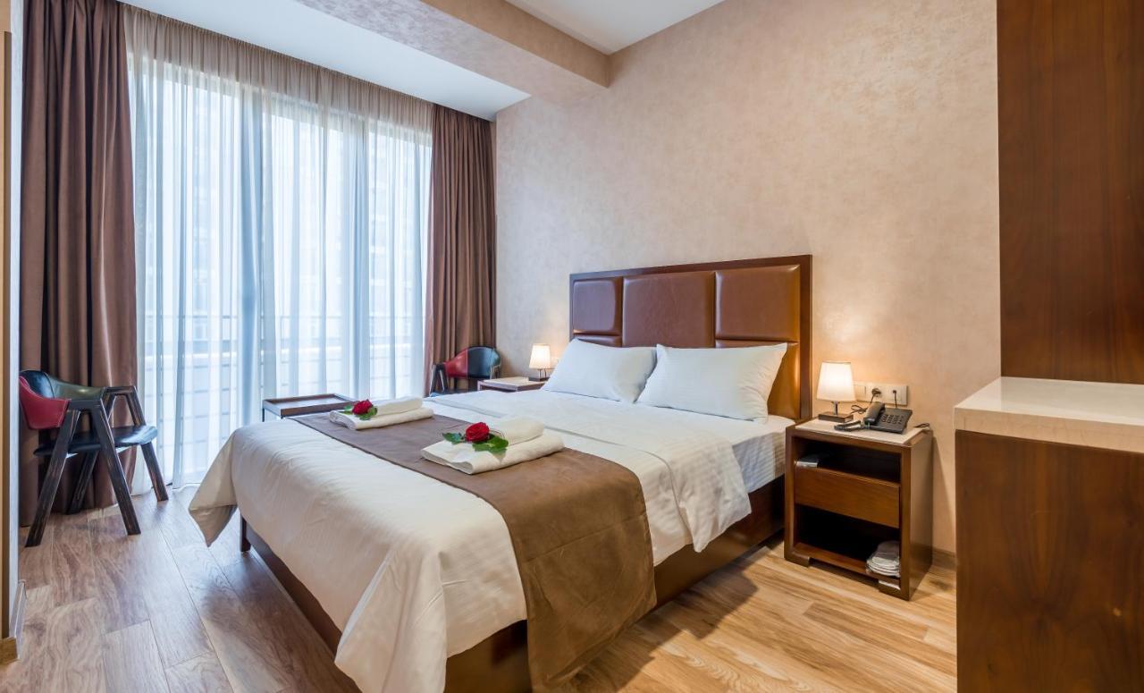Aura Hotel Tbilisi Buitenkant foto