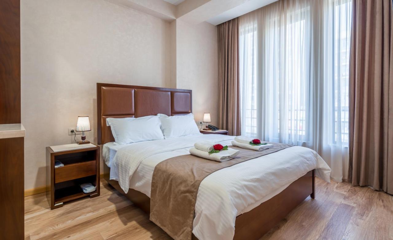 Aura Hotel Tbilisi Buitenkant foto