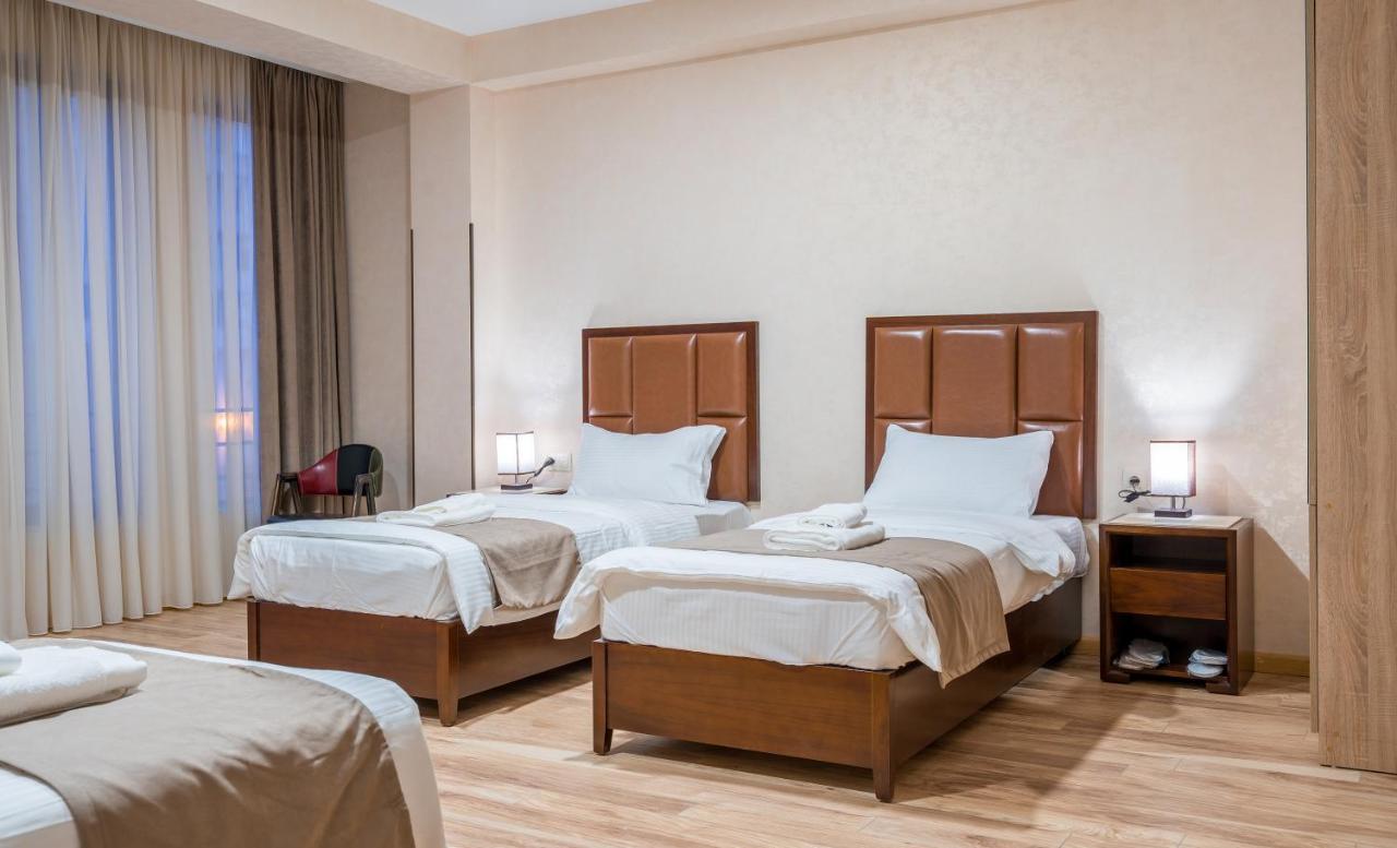Aura Hotel Tbilisi Buitenkant foto